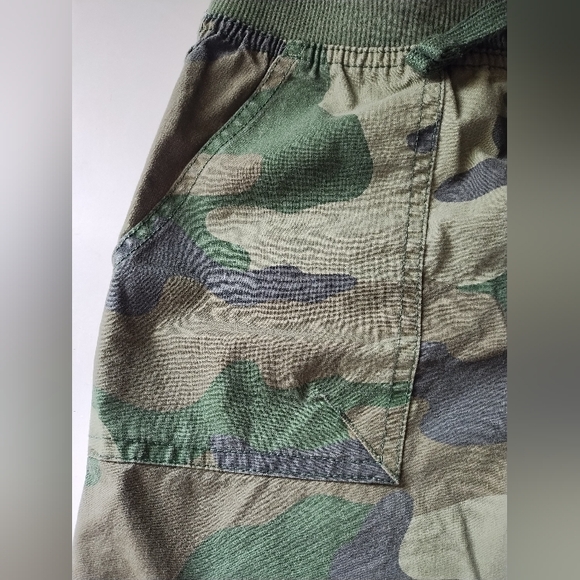 Faded Glory Camo Pull On Cargo Jogger Shorts | 8(M) | Olive Camouflage - Picture 3 of 6